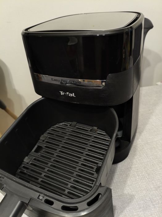 Еърфрайър Tefal LF 14 P черен