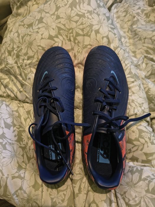 Vând ghete de fotbal