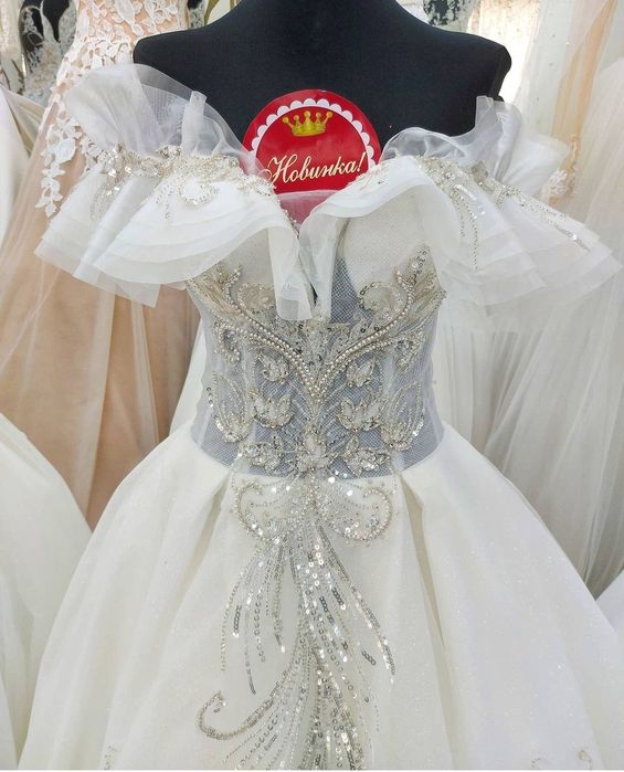 Продам новое платья