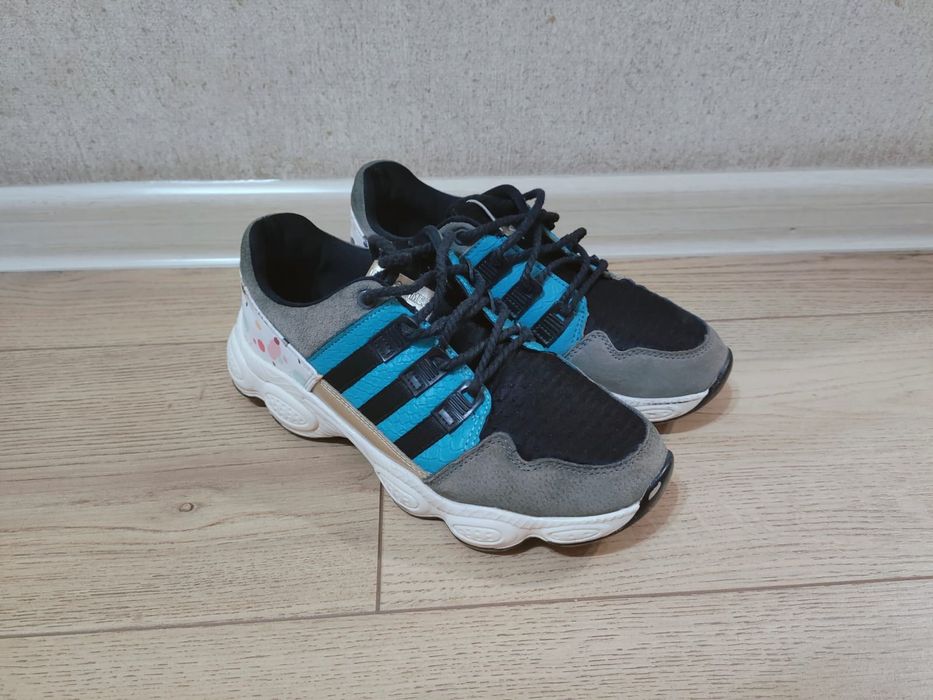 Кроссовки для девочки