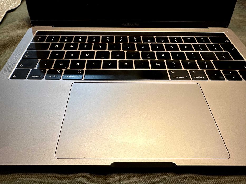 MacBook Pro 13 inch 2019 Touch Bar