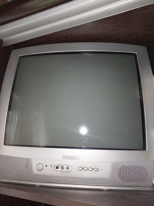 Телевизор Филипс. Самсунг