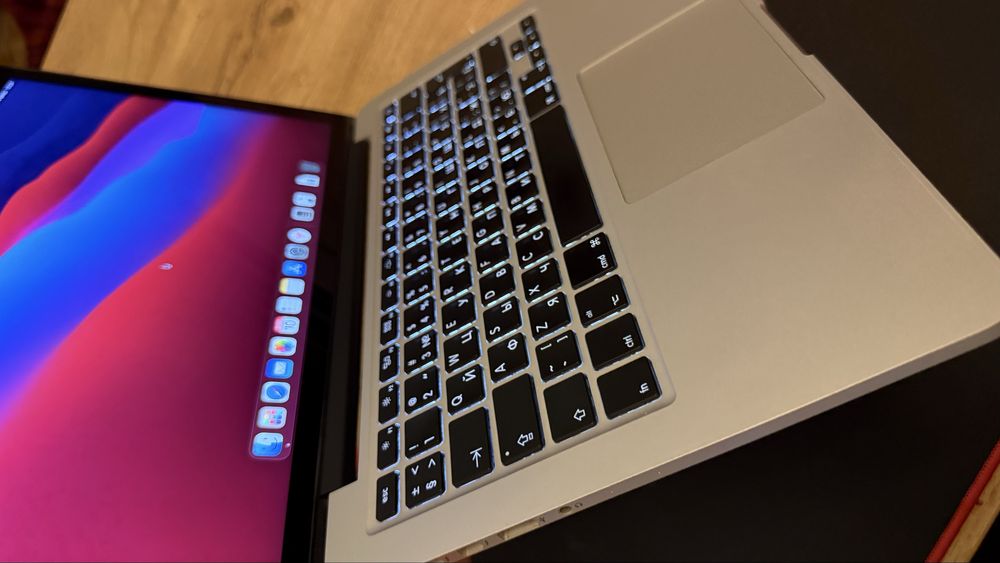 Продам свой MacBook pro 8/256 в отличном состояние sotiladi