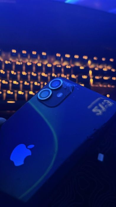 Продам Айфон 11 64