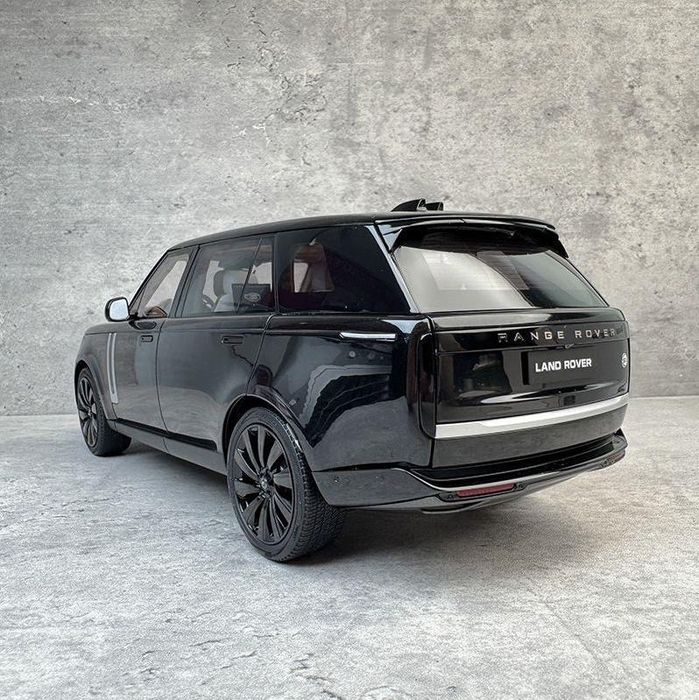 Range  Rover  autobiography 1:18 modeli kichratilgan varianti.