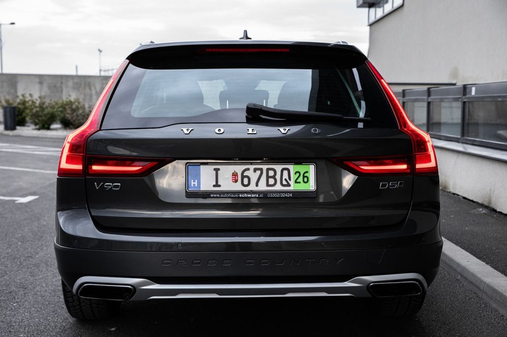 Volvo v90 cross country