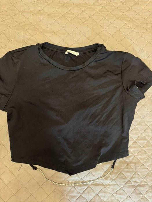 Черна тениска с детайлен гръб - Bershka