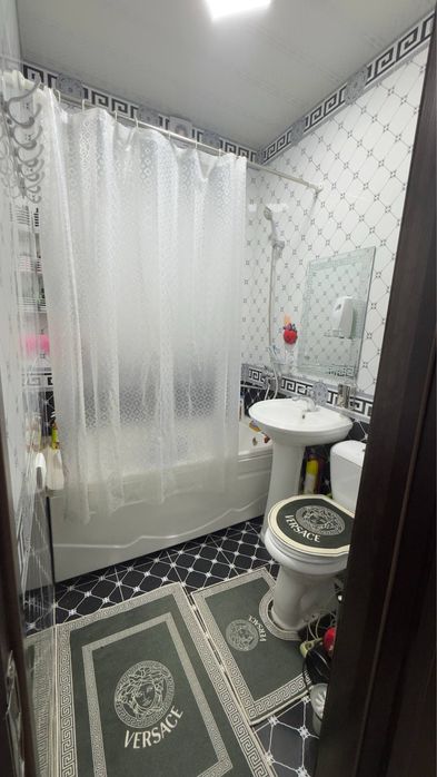 6-mkr 1 xonali 40 m2 sotiladi