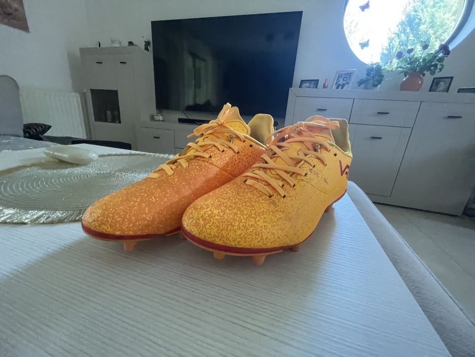 Ghete Fotbal Kipsta Viralto I FG Sunset – Mărimea 40