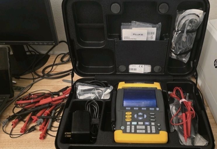 Fluke 199C Осцилограф-мультиметр (скопметр)