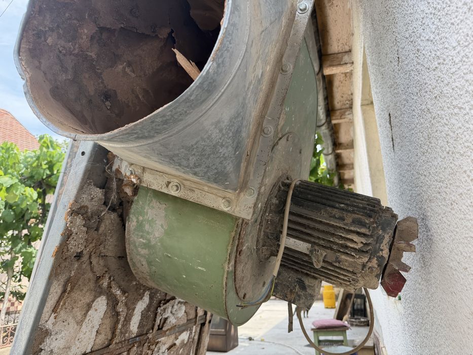 Cabina de vopsit tamplarie sau auto.