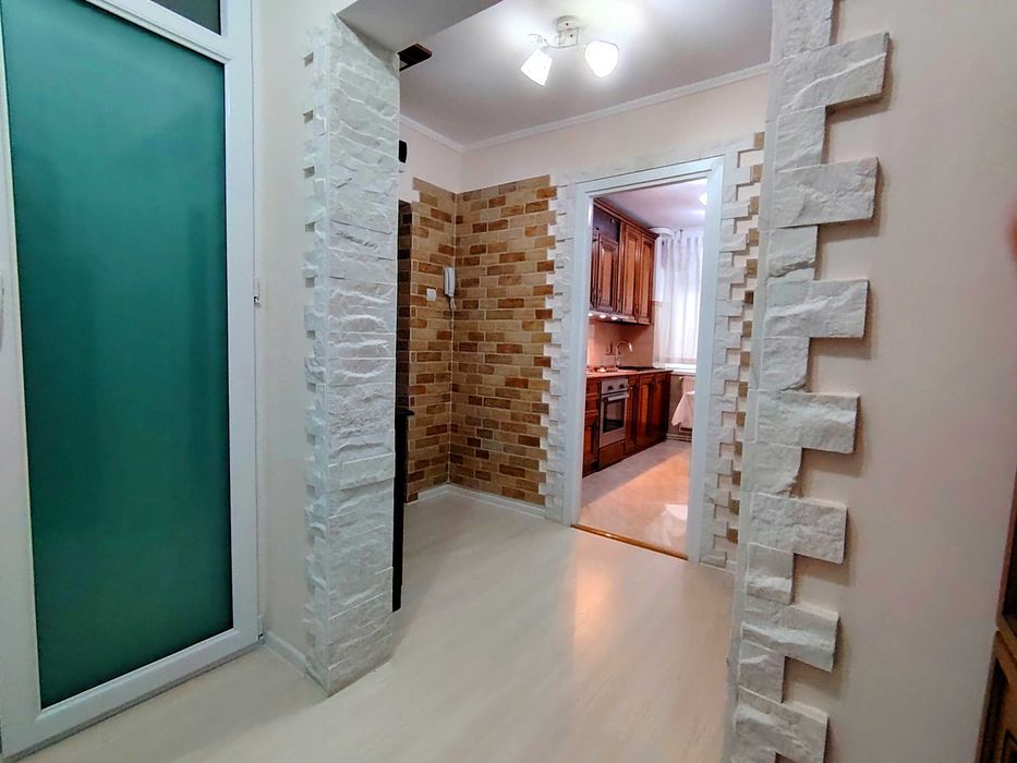 Apartament 3 camere,decomandat,etaj:2/4,central,Hipodrom