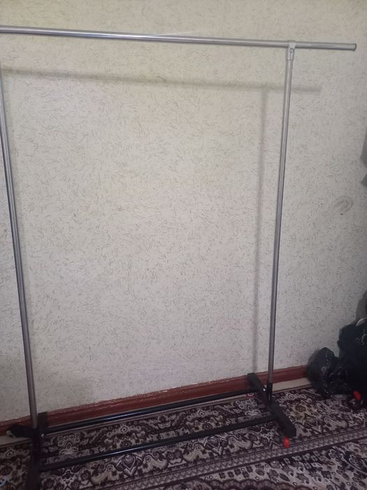 Вешалка на колёсах. Рост 160.