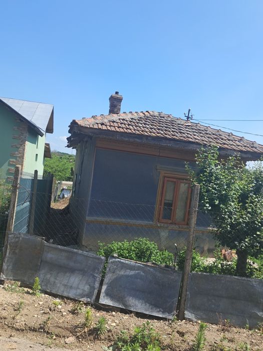 Casa  curte sitoat  la 30 k de bucuresti giurgiu