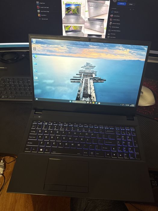 Laptop Clevo i3 10gen 8gb ssd Gaming ca nou