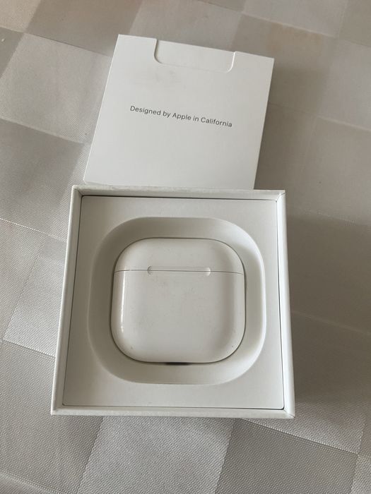 AirPods 4 продам