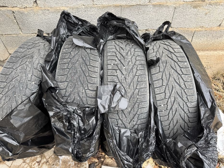 Продам шины размер 235/65/17 б/у