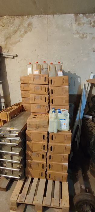 Продам пластиковые бутыли по 5л