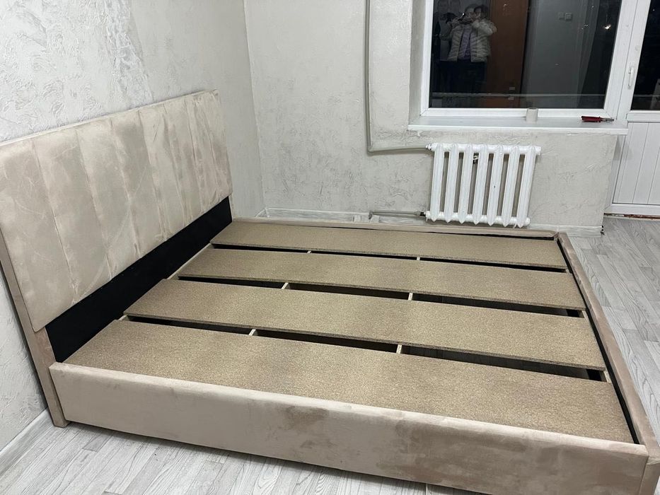 Продам двуспальную кровать