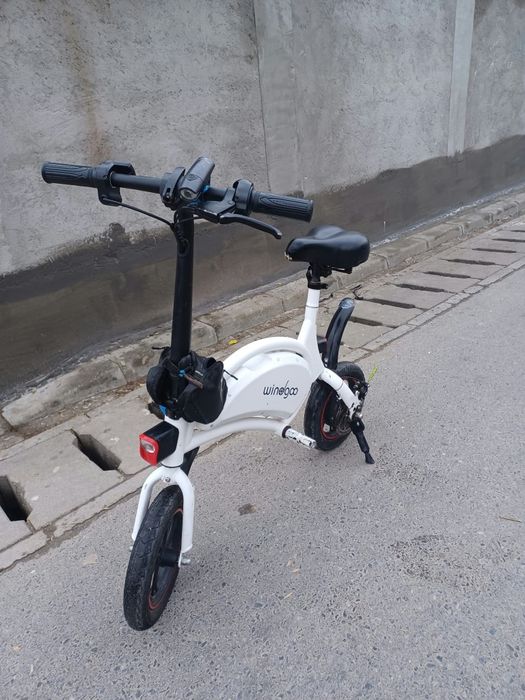 Vând scuter mini electric în stare foarte bună sau la schimb cu altceva sunt în Chitila Ilfov mai multe etaje la număr de telefon 0775276526