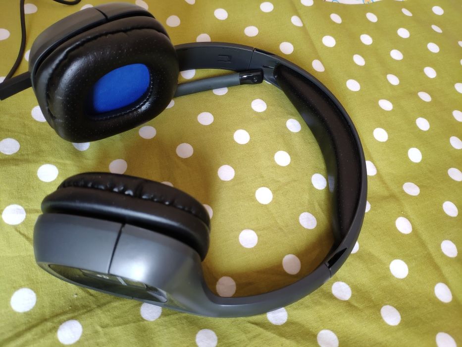 Продавам нови аудио слушалки с микрофон Plantronics Audio 655