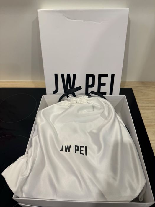 Черна чанта JW PEI
