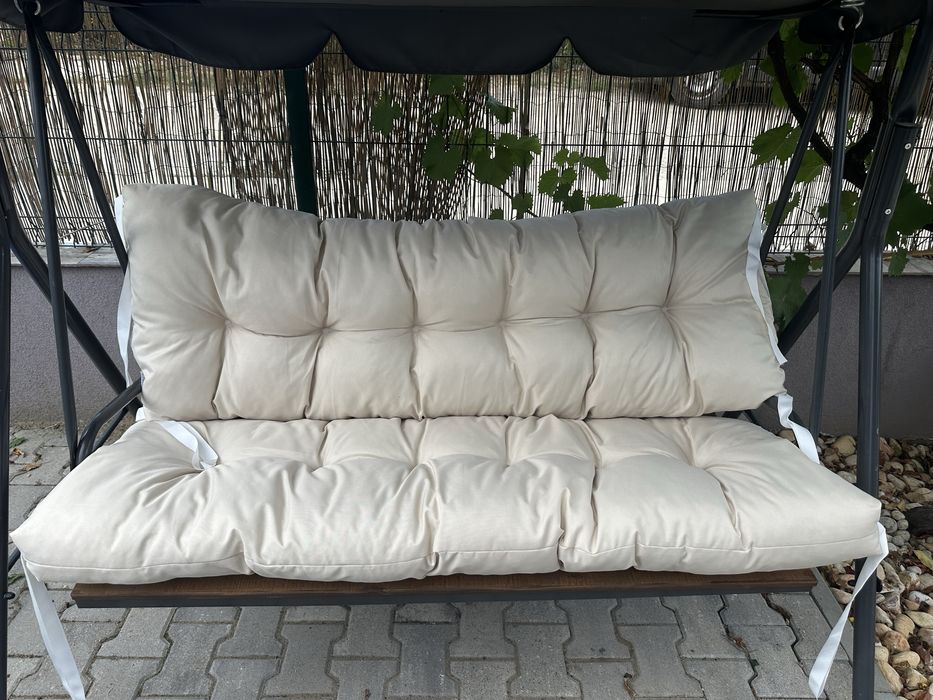 Продавам НОВА възглавница за градинска люлка