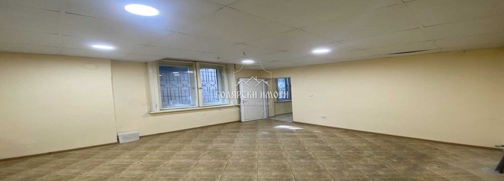 Дава се под наем Офис в Велико Търново, Център - 550 кв.м за 3500 € - Снимка #6