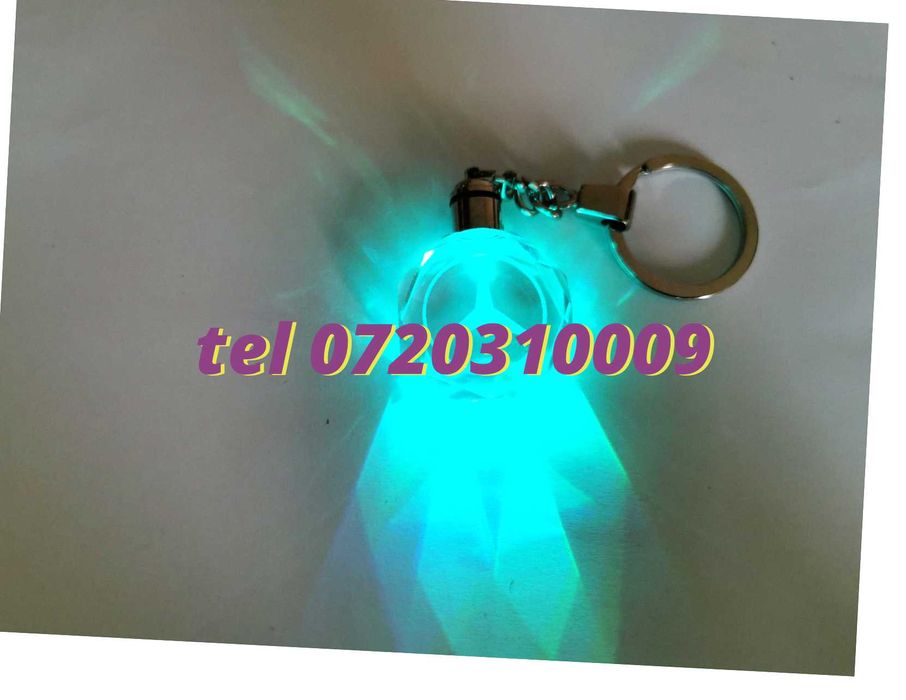 Breloc Cristal cu Led 6 Culori Subaru Cadou