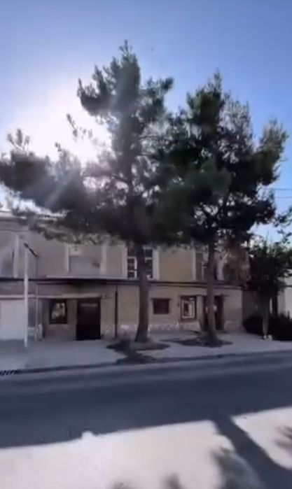 В доль дороги  продаётся не спеша дом 6.5 соток земли