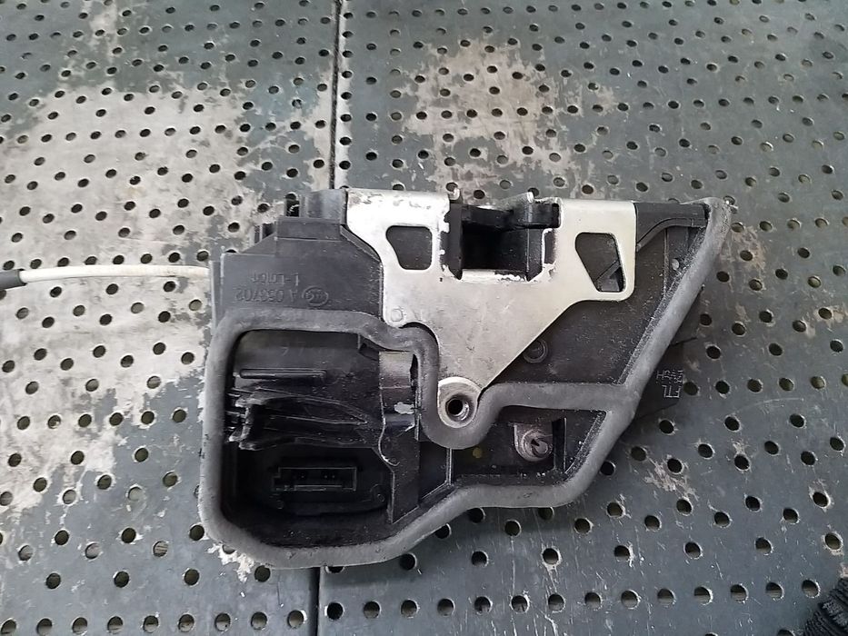 Broasca usa stanga fata bmw seria 3 f30 f31 7229461