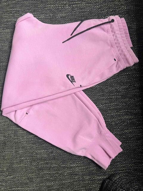Оригинално дамско долнище "Nike Tech Fleece"