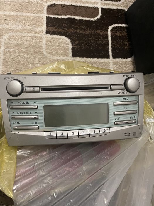 Продам магнитолу штатную камри 40