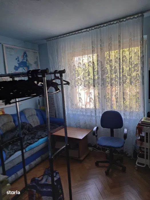 Apartament 3 camere decomandat 70mp, Rovine