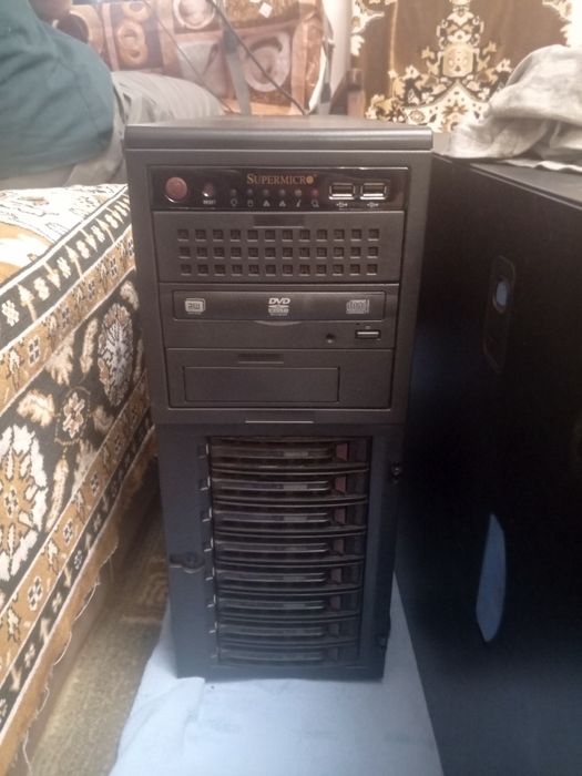 Продам сервер б у