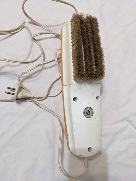 Электрическая щетка