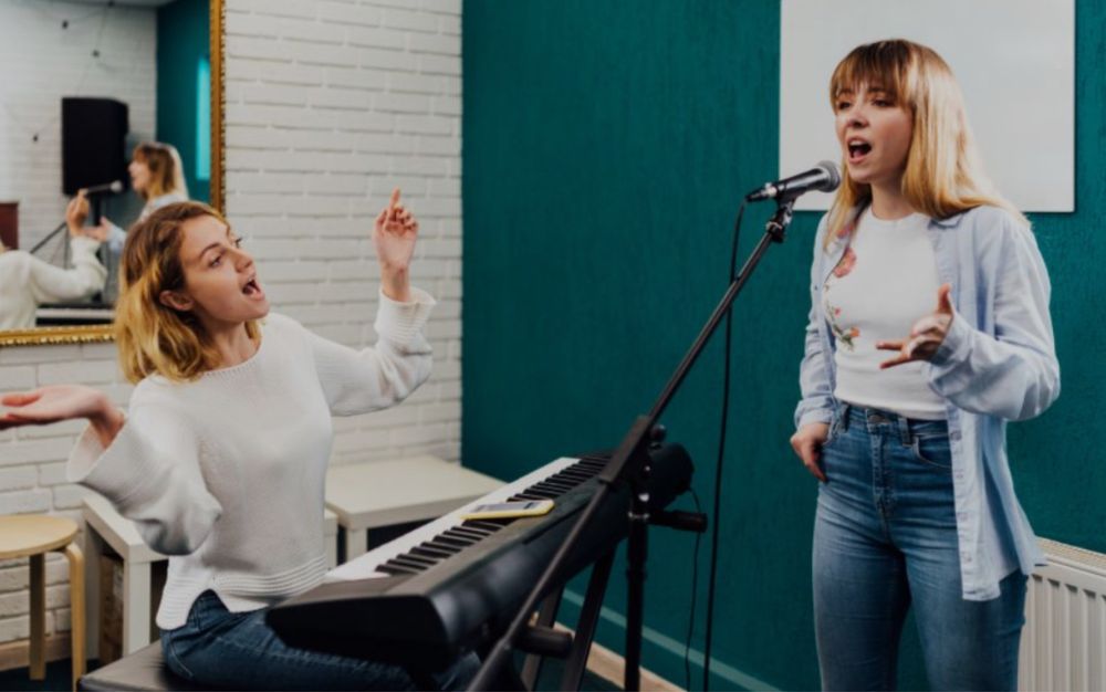 Cursuri de Muzicã-Canto, Pian, Teoria Muzicii, Chitara, Grup vocal