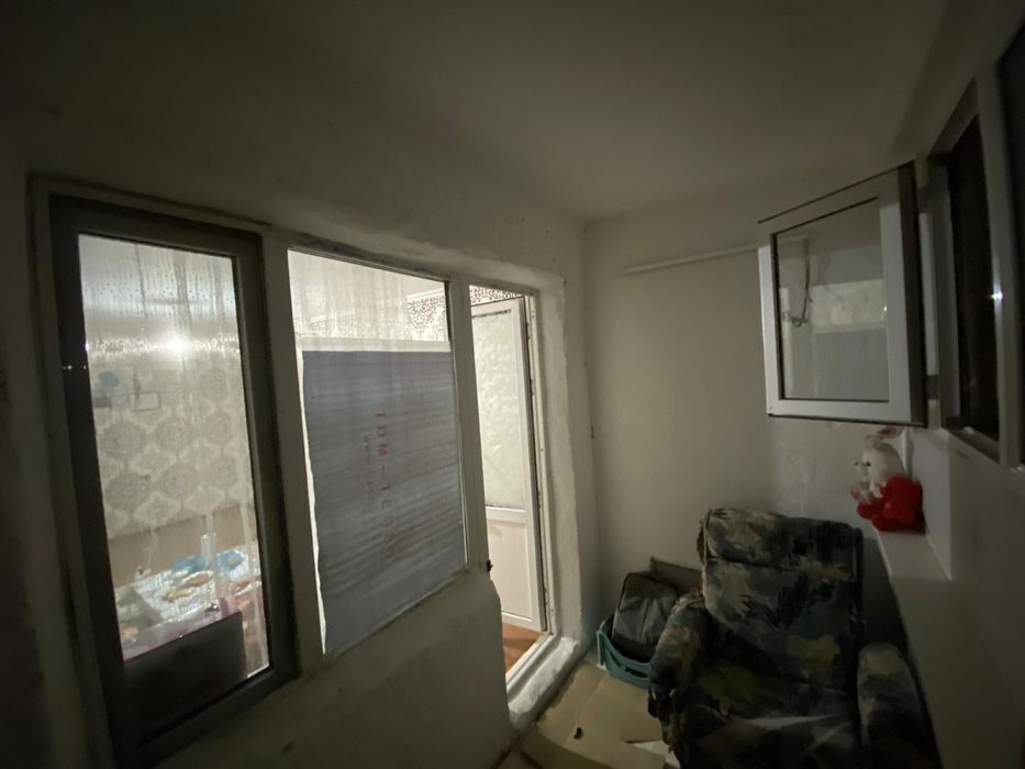 мкр.Ақмешіт 28 домнан 2-бөлмелі үй сатылады.