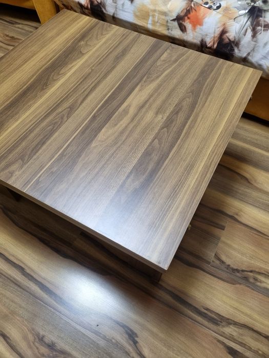 Холна маса разтегалена