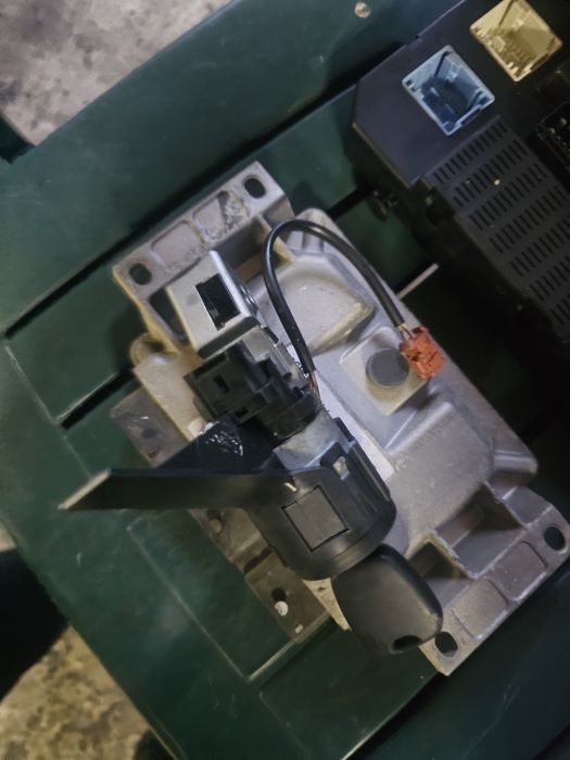 Kit pornire Calculator motor ECU Peugeot 207 1.4i cod 9663380880 IAW6L