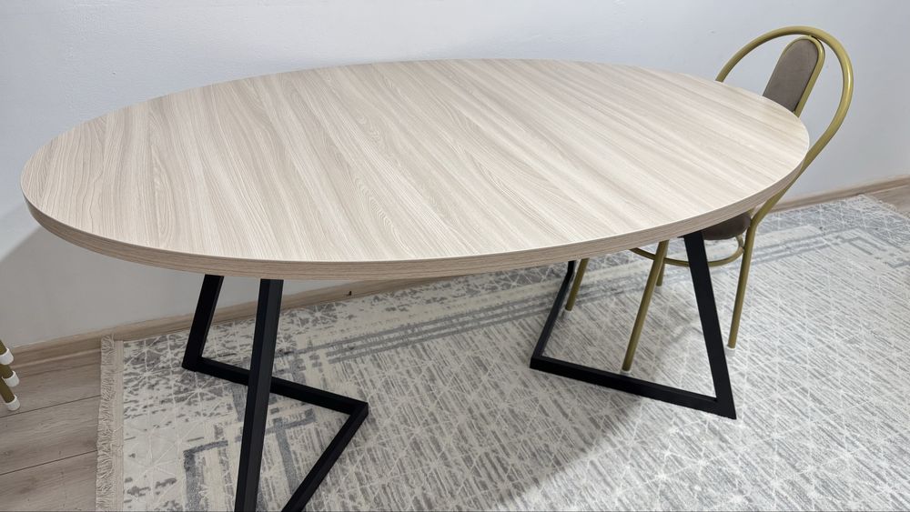 СРОЧНО продаю стол овальный