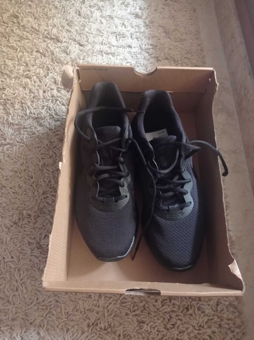 adidasi alergare NIke 44