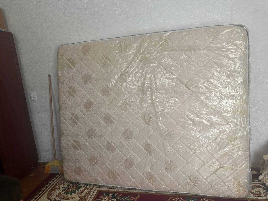 Матрас в отличном состоянии