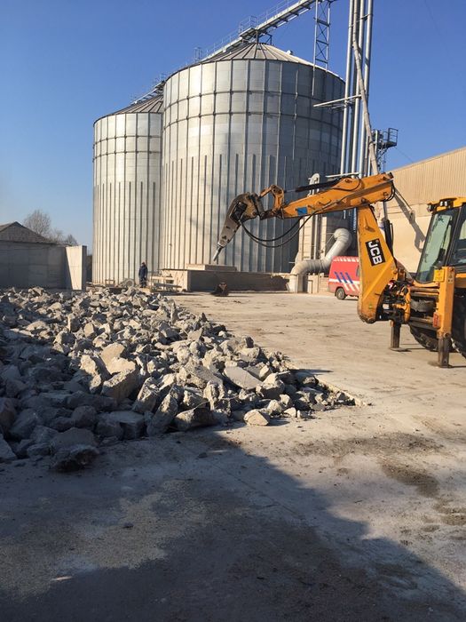 Executam lucrari de constuctii cu buldoexcavator, spart beton,demolari