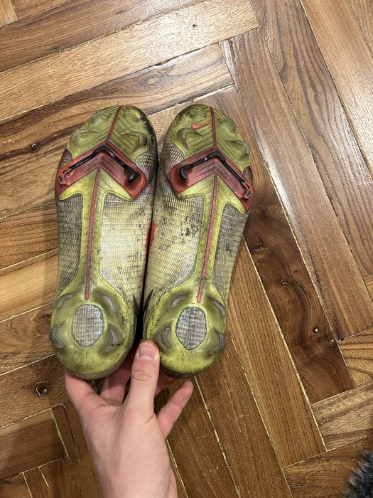 Футболни Бутонки