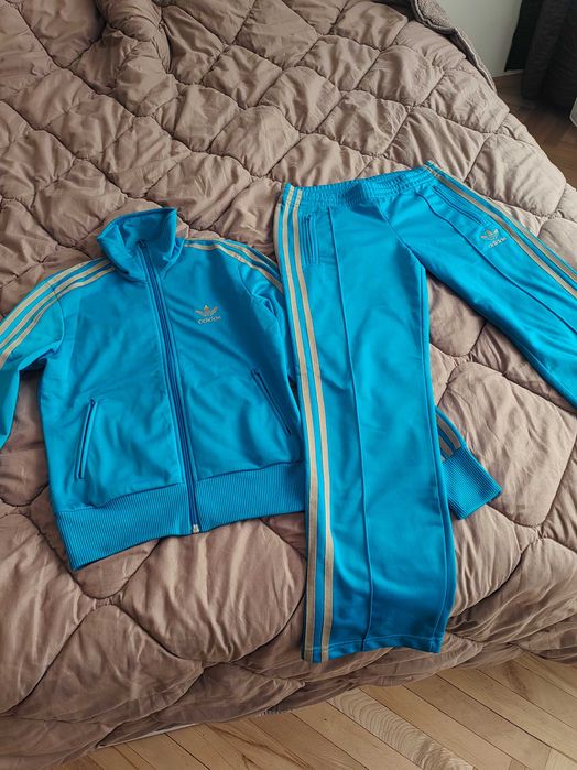 Adidas екип, страхотно синьо.