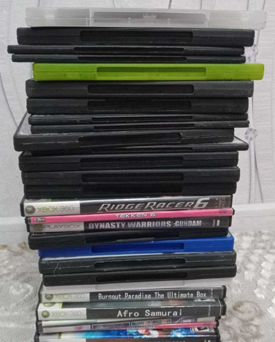 xbox 360, 2 жостика оригинал и 25 игр срочно