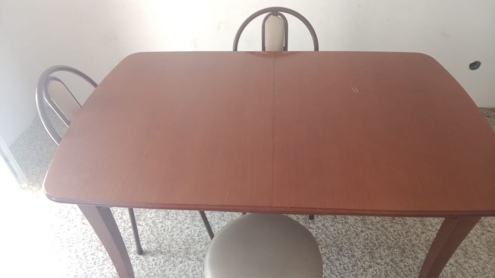 Продам стол со стульями состояние отличное