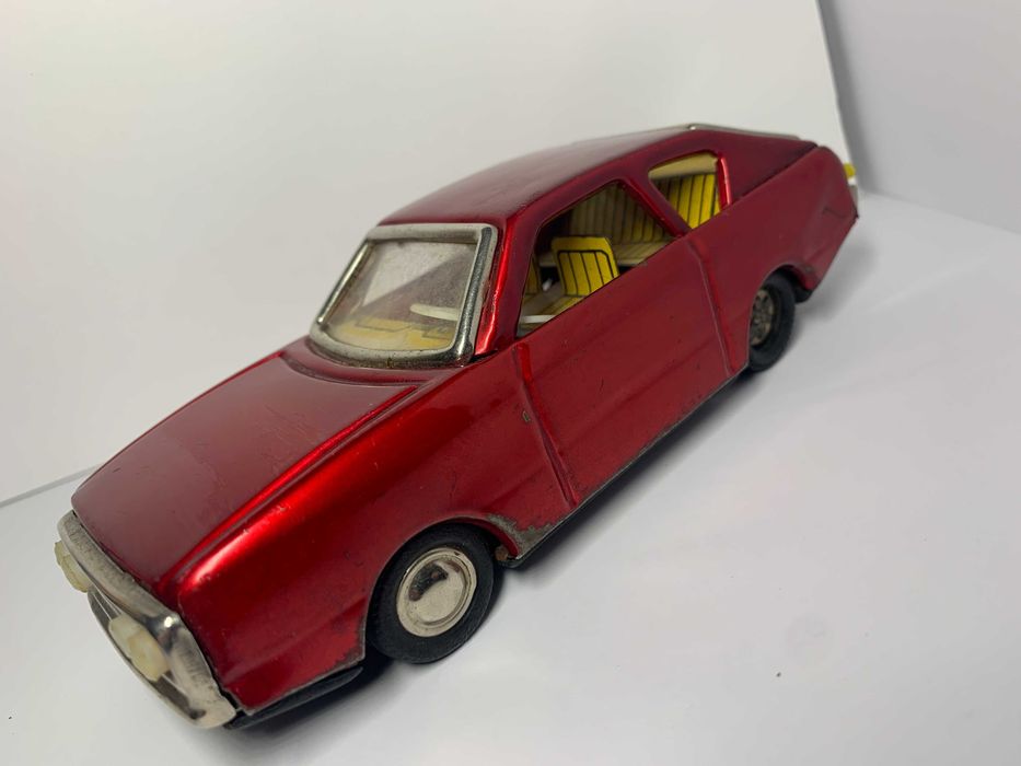 Masina Hatchback frictiune MF 234 China vintage jucarie joc comunism