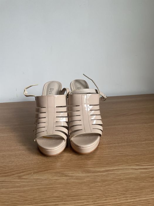 Sandale cu toc nude 35
